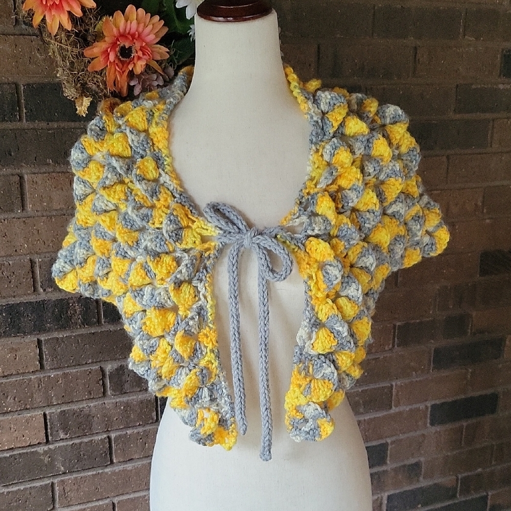 Handmade scalloped yellow/gray knitted shawl